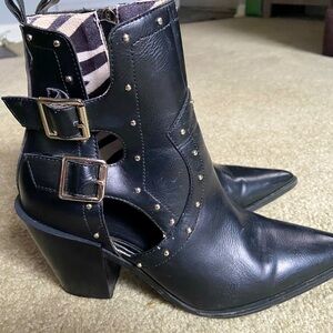 Black heeled boots